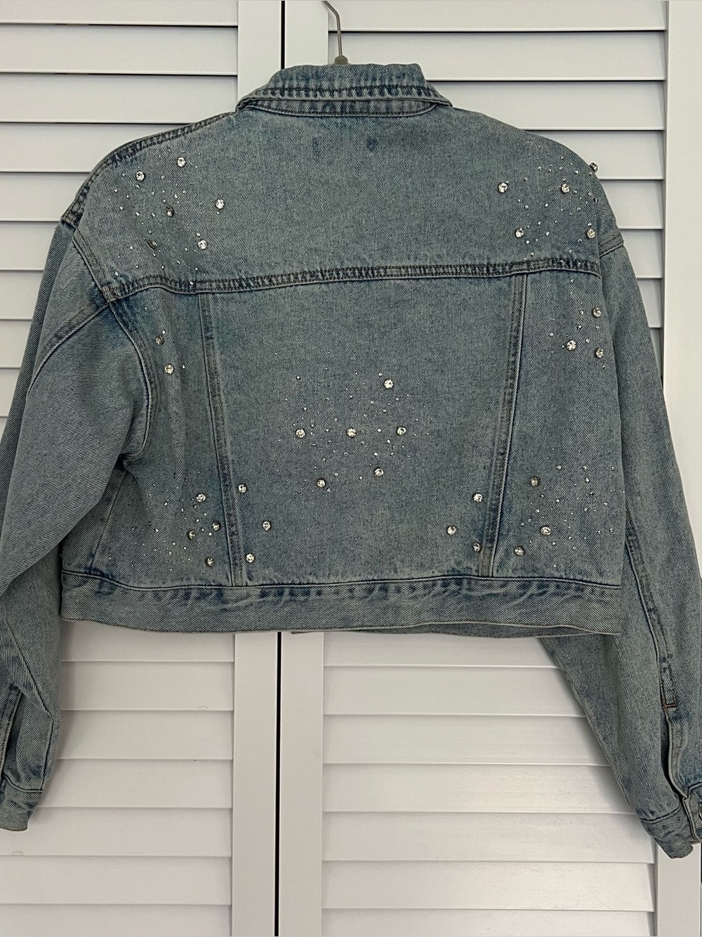 Forever 21 cropped jean jacket light wash embellished rhinestone size medium - Picture 9 of 11